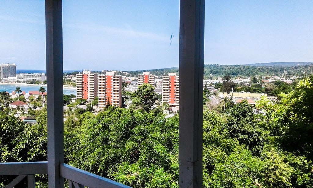 Skycastles Condominiums Ocho Rios Exterior foto